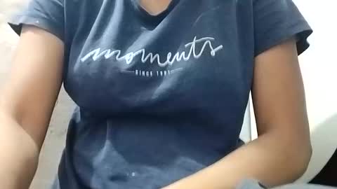 Snapshot of rava_sexy chatting on 10-31-25, 01:06 rava_sexy online show from 10-31-25, 01:06