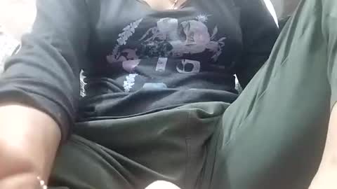 Snapshot of rava_sexy chatting on 10-31-25, 01:34 rava_sexy online show from 10-31-25, 01:34