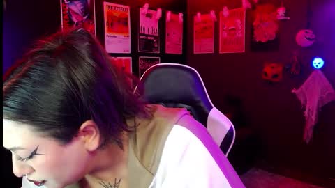 Snapshot of raven_darkk chatting on 09-30-25, 08:14 Raven online show from 09-30-25, 08:14