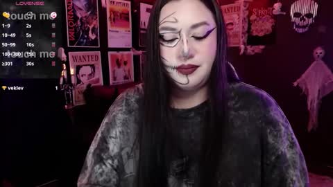 Snapshot of raven_darkk chatting on 10-27-25, 07:07 Raven online show from 10-27-25, 07:07