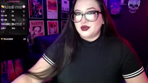 Snapshot of raven_darkk chatting on 11-28-25, 09:06 Raven online show from 11-28-25, 09:06