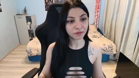 raven_haired_goddess online show from 04-06-26, 07:53