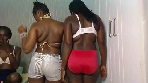 Snapshot of raven_luxe chatting on 11-17-25, 03:23 Raven online show from 11-17-25, 03:23