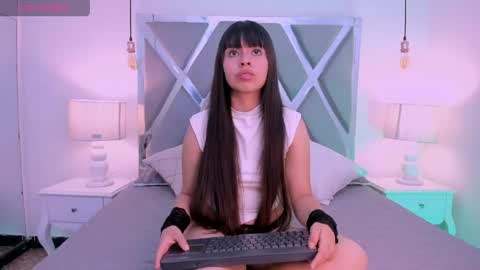 Snapshot of raven_luxx chatting on 05-15-26, 05:42 RAVEN online show from 05-15-26, 05:42