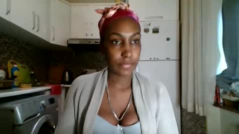 Snapshot of ravenbby chatting on 04-19-26, 08:46 ravenbby online show from 04-19-26, 08:46