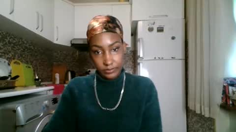 Snapshot of ravenbby chatting on 04-21-26, 08:42 ravenbby online show from 04-21-26, 08:42