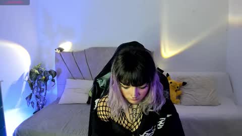 Snapshot of ravencollen chatting on 11-06-25, 01:45 ravencollen online show from 11-06-25, 01:45