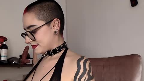 ravendarkness_ online show from 02-18-25, 09:31