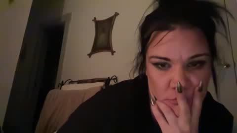 Snapshot of ravenrayyy chatting on 04-04-26, 06:22 Raven Ray online show from 04-04-26, 06:22
