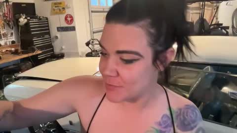 Snapshot of ravenrayyy chatting on 05-18-26, 10:10 Raven Ray online show from 05-18-26, 10:10