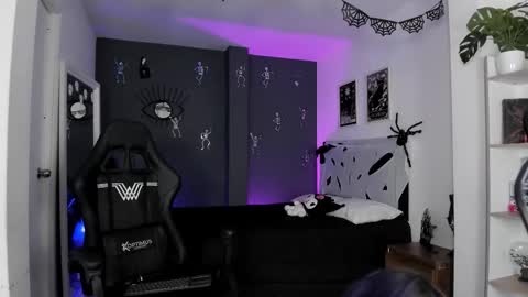 Raven Witch online show from 11-18-25, 09:52