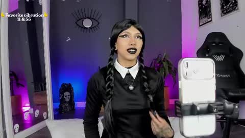 Snapshot of ravenwitch_ chatting on 06-27-26, 12:33 Raven Witch online show from 06-27-26, 12:33