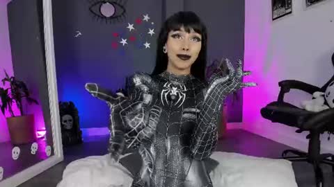 Snapshot of ravenwitch_ chatting on 07-06-26, 07:27 Raven Witch online show from 07-06-26, 07:27