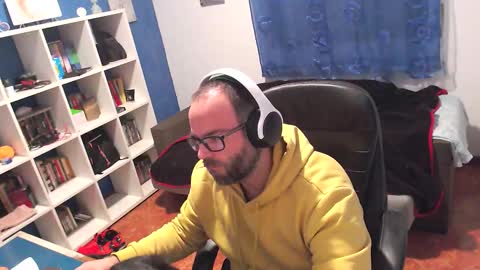 Snapshot of ravingr3d3 chatting on 12-04-25, 11:02 ravingr3d3 online show from 12-04-25, 11:02