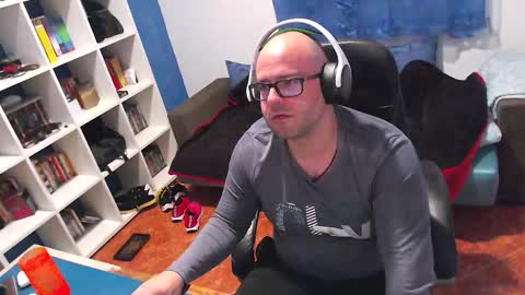 Snapshot of ravingr3d3 chatting on 12-18-25, 11:44 ravingr3d3 online show from 12-18-25, 11:44