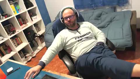 Snapshot of ravingr3d3 chatting on 01-11-26, 01:21 ravingr3d3 online show from 01-11-26, 01:21