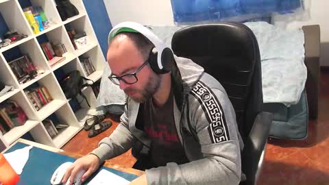 Snapshot of ravingr3d3 chatting on 01-12-26, 09:14 ravingr3d3 online show from 01-12-26, 09:14