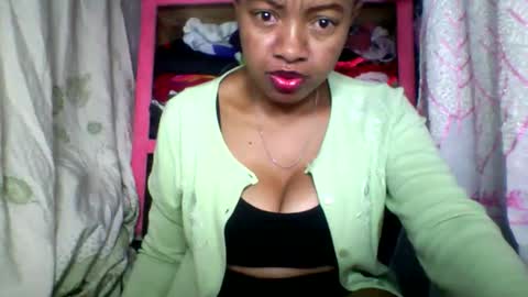 Snapshot of rayana_69 chatting on 05-06-26, 10:15 rayana_69 online show from 05-06-26, 10:15