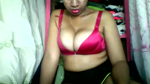 Snapshot of rayana_69 chatting on 05-15-26, 11:06 rayana_69 online show from 05-15-26, 11:06