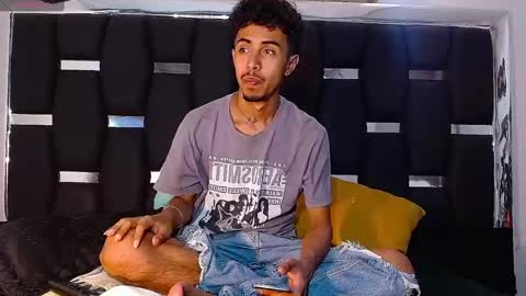 Snapshot of raydevil_ chatting on 12-09-24, 08:33 Rayn online show from 12-09-24, 08:33