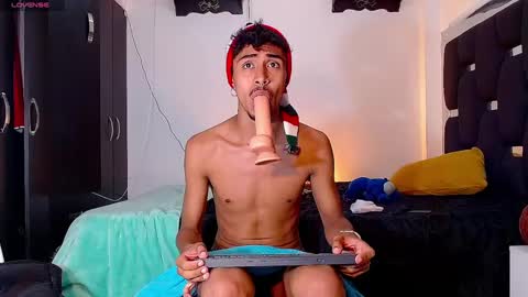 Snapshot of raydevil_ chatting on 12-21-24, 12:31 Rayn online show from 12-21-24, 12:31