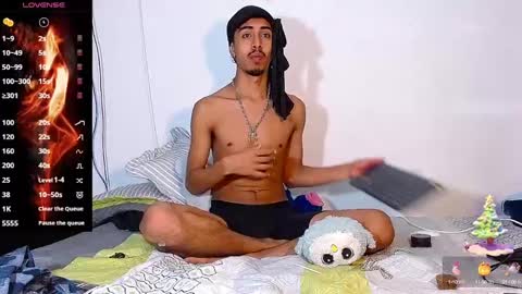 Snapshot of raydevil_ chatting on 01-06-25, 03:20 Rayn online show from 01-06-25, 03:20