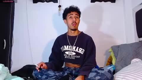 Snapshot of raydevil_ chatting on 01-09-25, 09:26 Rayn online show from 01-09-25, 09:26