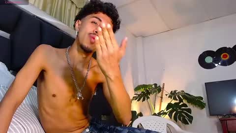 Snapshot of raydevil_ chatting on 01-12-25, 06:28 Rayn online show from 01-12-25, 06:28