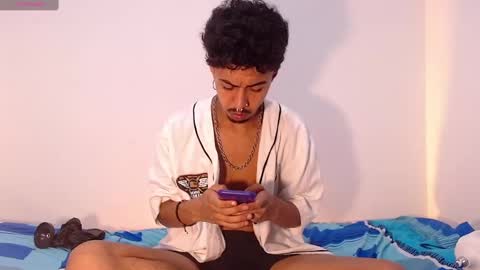 Snapshot of raydevil_ chatting on 01-16-25, 02:51 Rayn online show from 01-16-25, 02:51