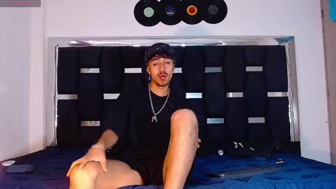 Snapshot of raydevil_ chatting on 02-17-25, 07:53 Rayn online show from 02-17-25, 07:53