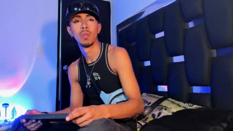 Snapshot of raydevil_ chatting on 09-30-25, 06:07 Rayn online show from 09-30-25, 06:07