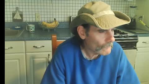 Ray online show from 10-21-25, 07:03