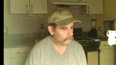 Snapshot of raylene4u2 chatting on 07-02-26, 05:46 Ray online show from 07-02-26, 05:46