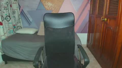 raylin_escobar online show from 05-16-26, 07:56