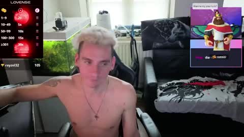 Snapshot of rayzel_white chatting on 05-11-26, 04:04 Rayzel White online show from 05-11-26, 04:04