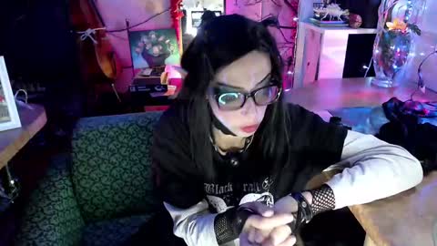 Snapshot of raziel_haze chatting on 12-02-24, 10:45 Yrriel Strife Candy-Demon Caveboy mr. Cringe online show from 12-02-24, 10:45