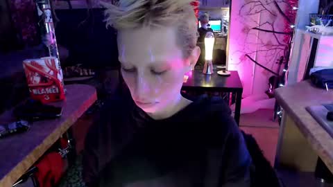 Snapshot of raziel_haze chatting on 12-03-24, 07:54 Yrriel Strife Candy-Demon Caveboy mr. Cringe online show from 12-03-24, 07:54