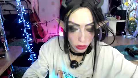 Snapshot of raziel_haze chatting on 12-03-24, 11:01 Yrriel Strife Candy-Demon Caveboy mr. Cringe online show from 12-03-24, 11:01