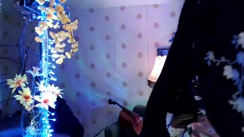 Snapshot of raziel_haze chatting on 12-14-24, 12:33 Yrriel Strife Candy-Demon Caveboy mr. Cringe online show from 12-14-24, 12:33