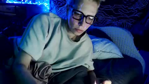 Snapshot of raziel_haze chatting on 12-31-24, 03:55 Yrriel Strife Candy-Demon Caveboy mr. Cringe online show from 12-31-24, 03:55