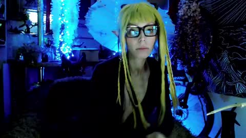 Snapshot of raziel_haze chatting on 01-04-25, 01:42 Yrriel Strife Candy-Demon Caveboy mr. Cringe online show from 01-04-25, 01:42