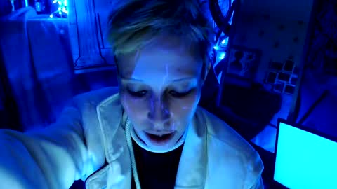 Snapshot of raziel_haze chatting on 01-09-25, 02:18 Yrriel Strife Candy-Demon Caveboy mr. Cringe online show from 01-09-25, 02:18