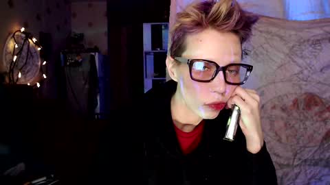 Snapshot of raziel_haze chatting on 01-16-25, 02:09 Yrriel Strife Candy-Demon Caveboy mr. Cringe online show from 01-16-25, 02:09