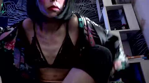 Snapshot of raziel_haze chatting on 02-19-25, 11:38 Yrriel Strife Candy-Demon Caveboy mr. Cringe online show from 02-19-25, 11:38