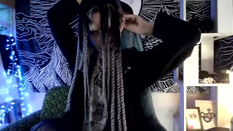 Snapshot of raziel_haze chatting on 02-28-25, 06:32 Yrriel Strife Candy-Demon Caveboy mr. Cringe online show from 02-28-25, 06:32