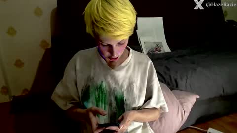 Snapshot of raziel_haze chatting on 09-10-25, 05:13 Yrriel Strife Candy-Demon Caveboy mr. Cringe online show from 09-10-25, 05:13