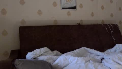 Snapshot of raziel_haze chatting on 10-02-25, 05:36 Yrriel Strife Candy-Demon Caveboy mr. Cringe online show from 10-02-25, 05:36