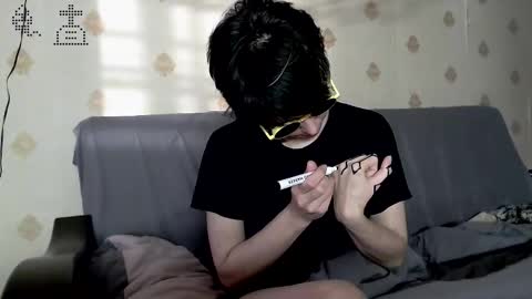 Snapshot of raziel_haze chatting on 10-19-25, 05:30 Yrriel Strife Candy-Demon Caveboy mr. Cringe online show from 10-19-25, 05:30