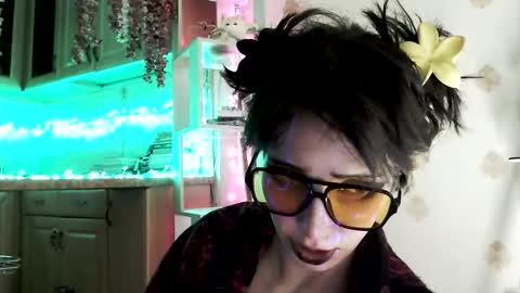 Snapshot of raziel_haze chatting on 11-09-25, 03:27 Yrriel Strife Candy-Demon Caveboy mr. Cringe online show from 11-09-25, 03:27