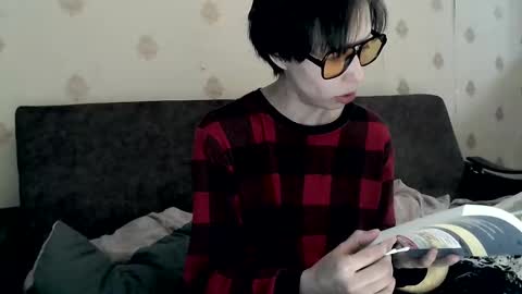 Snapshot of raziel_haze chatting on 11-22-25, 08:57 Yrriel Strife Candy-Demon Caveboy mr. Cringe online show from 11-22-25, 08:57